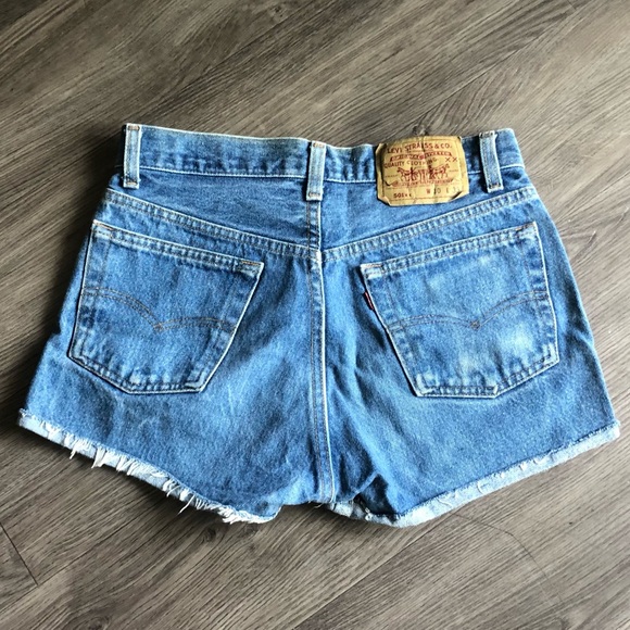 Levi's Distressed Denim Shorts Size S (25/26) - Picture 2 of 3
